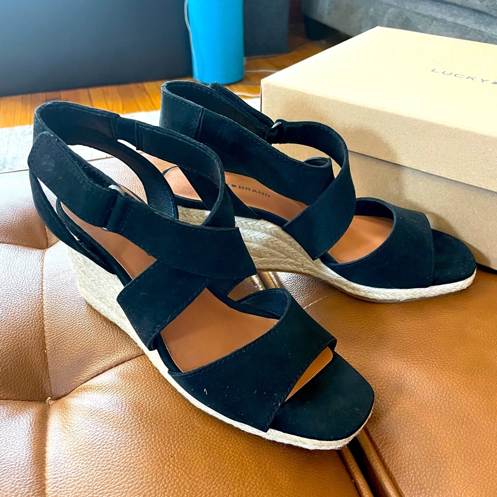 NIB Lucky Brand Mendona Black Suede Espadrille Wedge Sandals Women's Size 7.5